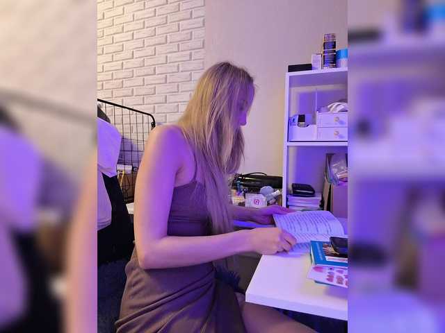 le modèle GORIGLAZ est en webcam porno dans un show sur le site bongacams, il possède les tags suivants: White/Caucasian,Blonde,Hairy