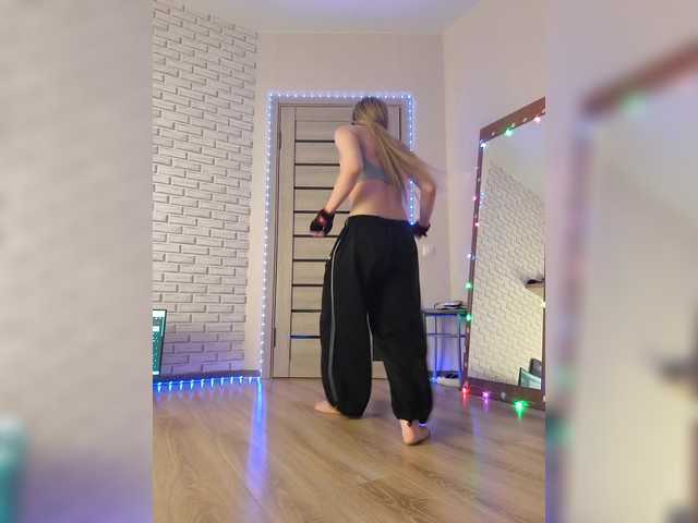 стрип от GORIGLAZ