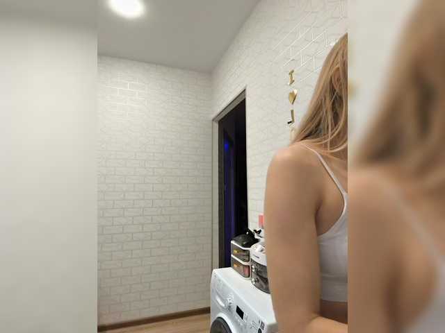 в попе у GORIGLAZ