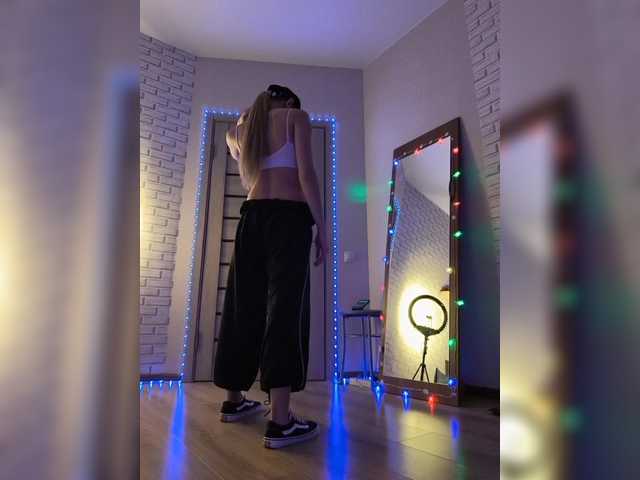 GORIGLAZ webcam stream