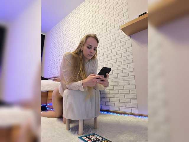 GORIGLAZ live cam profile