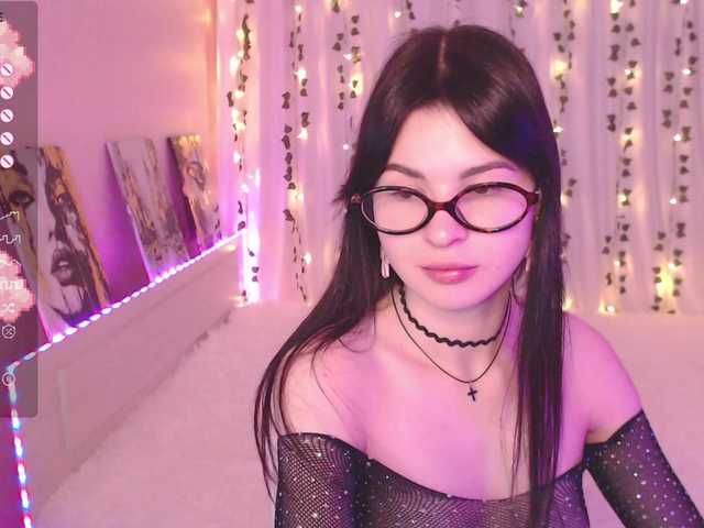 Stephanie-Diaz's BongaCams show and profile