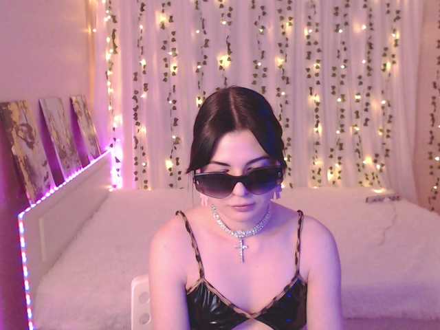 Stephanie-Diaz's BongaCams show and profile