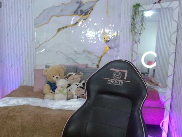 Candyy-tay1's BongaCams show and profile