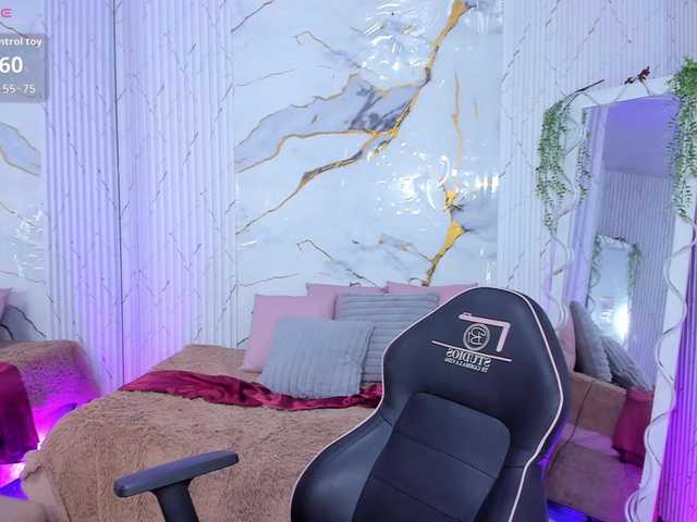 Candyy-tay1's BongaCams show and profile