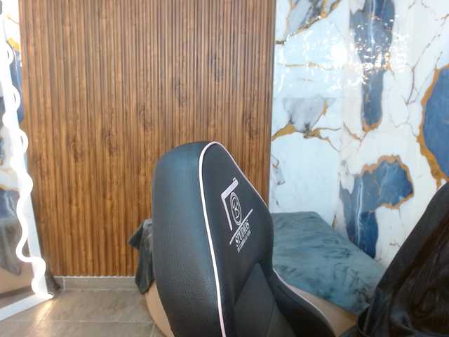 Candyy-tay1's BongaCams show and profile