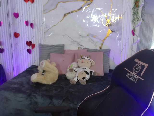 Candyy-tay1's BongaCams show and profile