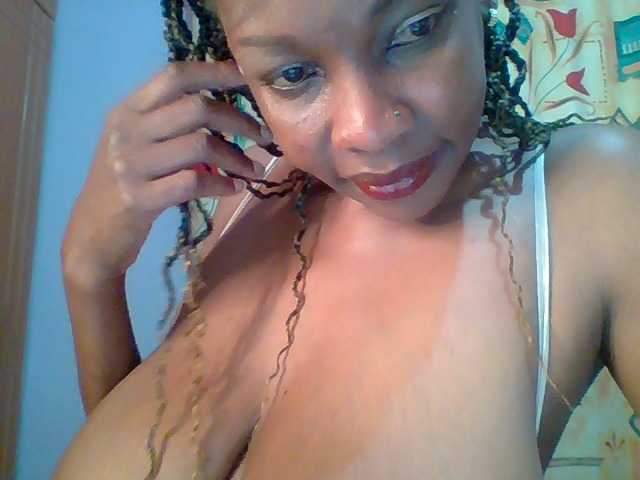 Dusky-funbags webcam bongacams model stream image