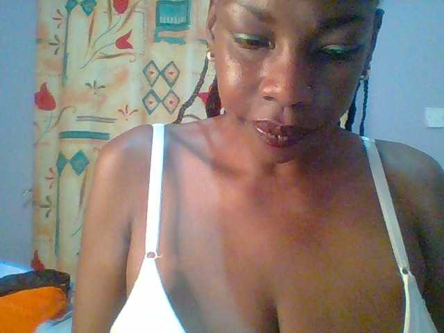 Dusky-funbags webcam bongacams model stream image