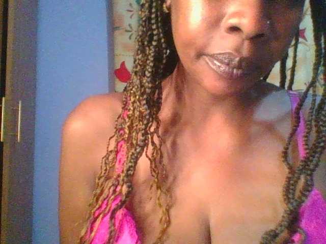 Dusky-funbags webcam bongacams model stream image