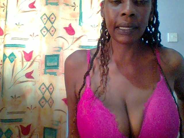 Dusky-funbags webcam bongacams model stream image