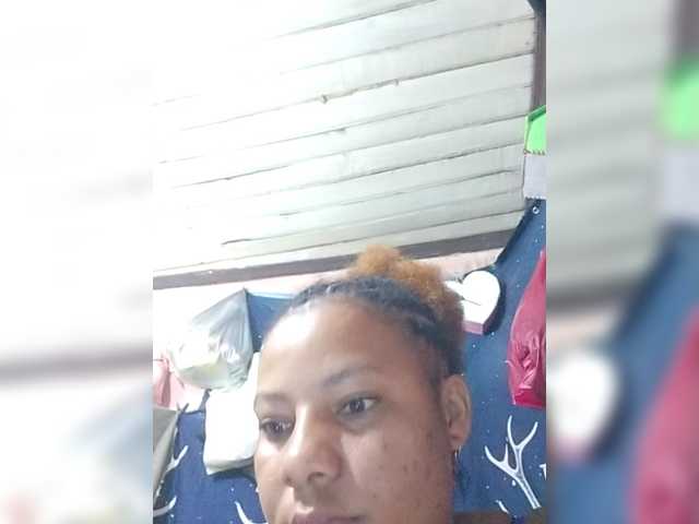 Nathalie11 – webcam model profile photo