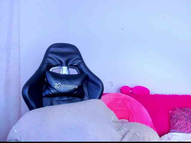 MiaaLove6969 webcam