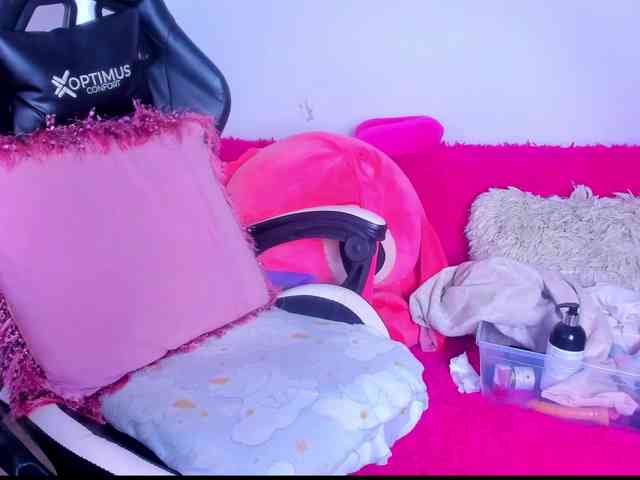 MiaaLove6969 webcam
