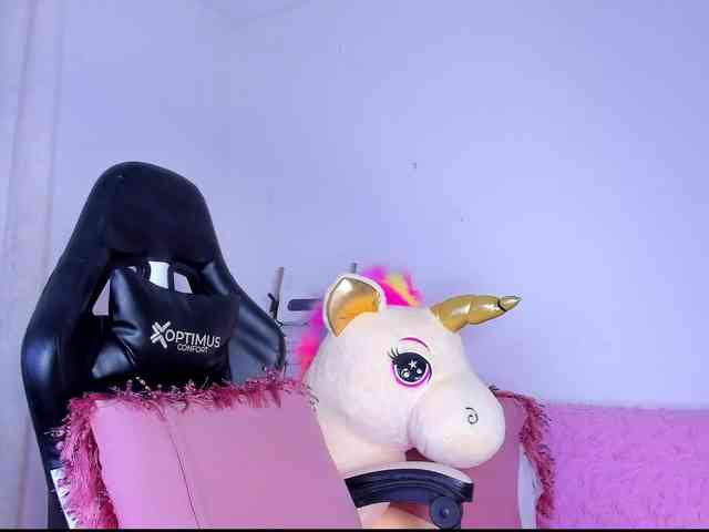MiaaLove6969 webcam