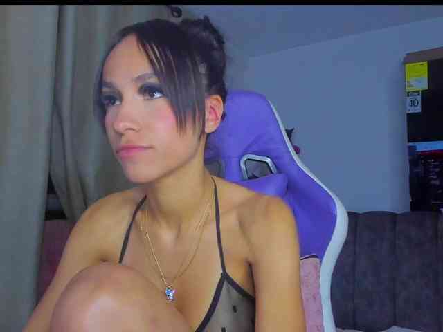 MiaaLove6969 webcam
