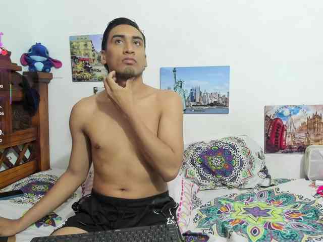 ROXANA-TONY777 webcam