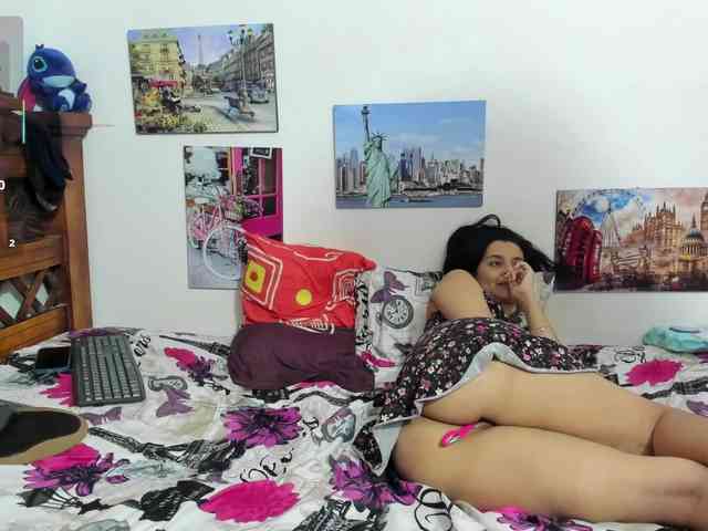 ROXANA-TONY777 webcam