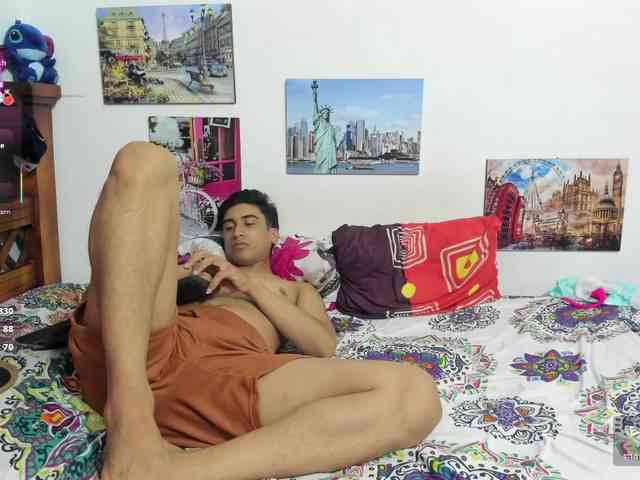 ROXANA-TONY777 webcam