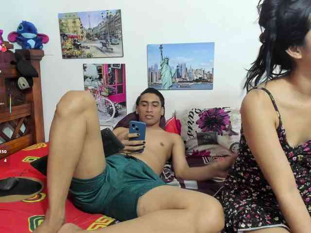 ROXANA-TONY777 webcam