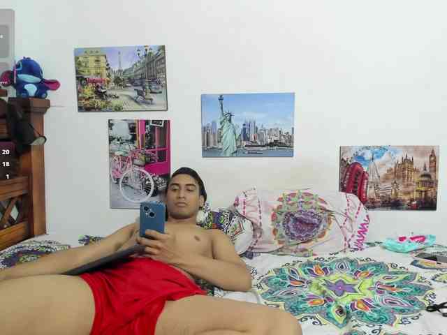 ROXANA-TONY777 webcam