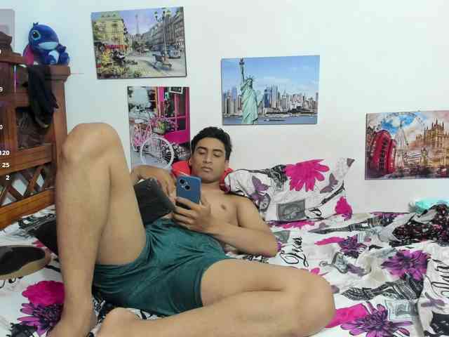 ROXANA-TONY777 webcam