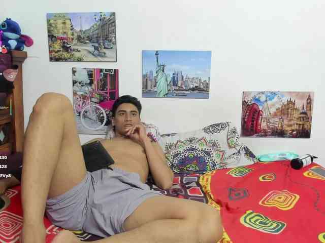 ROXANA-TONY777 webcam