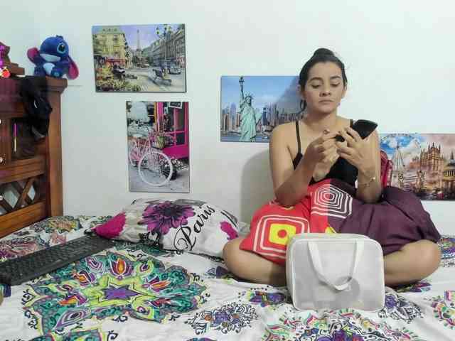 ROXANA-TONY777 webcam