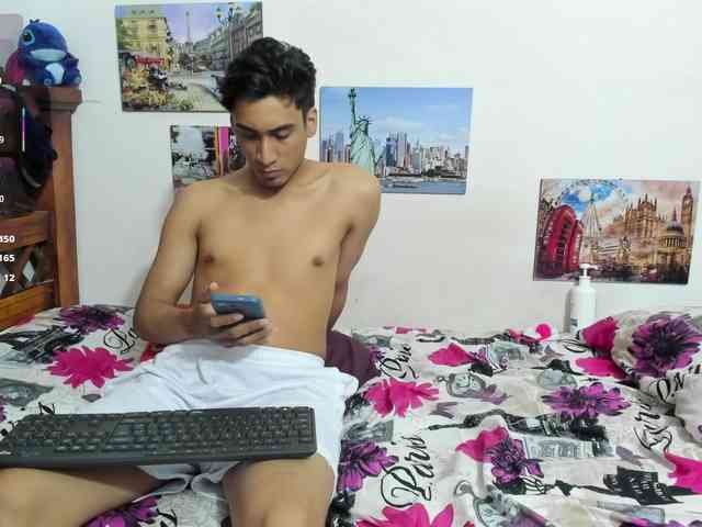 ROXANA-TONY777 webcam