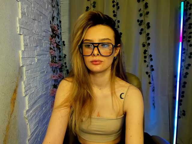 Suzie-Q69's BongaCams show and profile