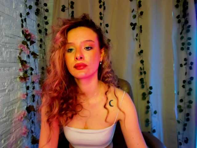 Suzie-Q69's BongaCams show and profile