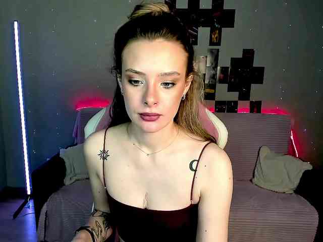 Suzie-Q69 webcam