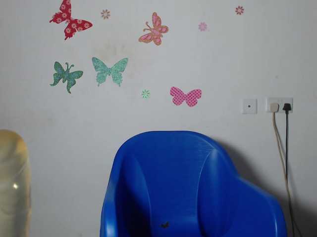 HotndCremy247 webcam bongacams model stream image