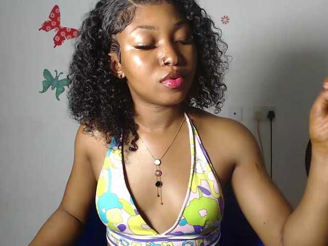 HotndCremy247 webcam bongacams model stream image