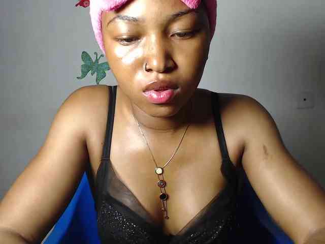 HotndCremy247 webcam