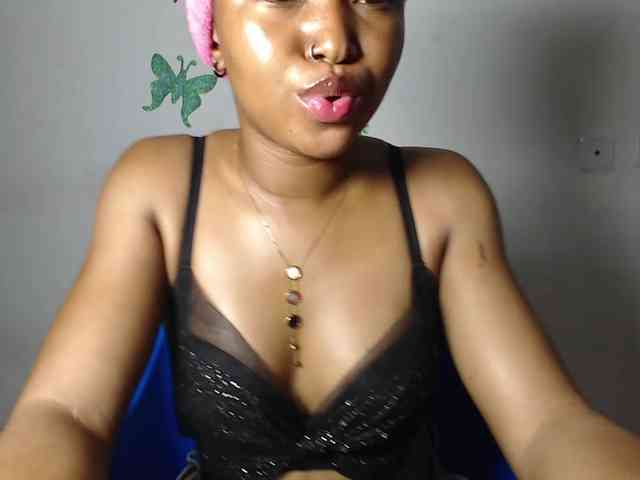 HotndCremy247 webcam