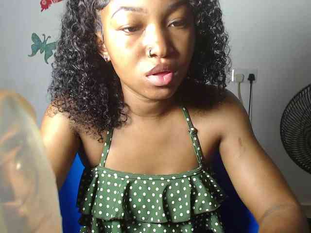 HotndCremy247 webcam