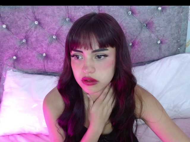 Queen-Rosee's BongaCams show and profile