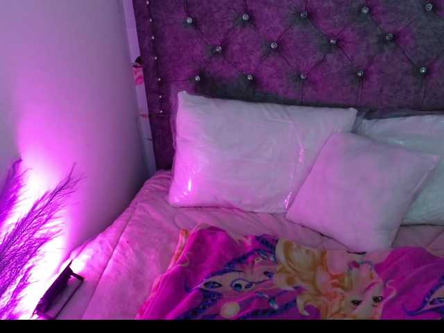 Queen-Rosee's BongaCams show and profile