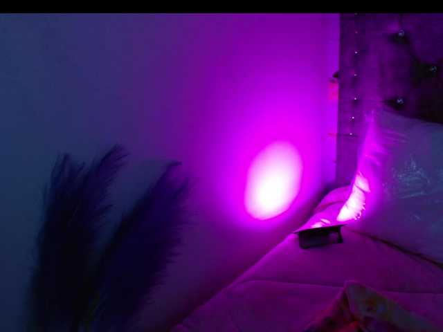 Queen-Rosee's BongaCams show and profile