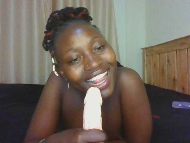 Naughtyqueen001 webcam