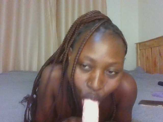 Naughtyqueen001 webcam