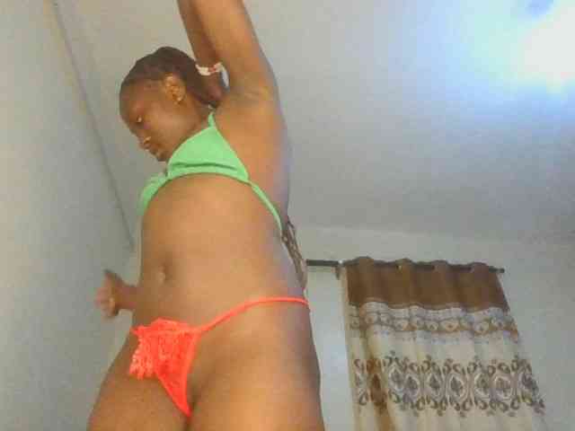 Naughtyqueen001 webcam