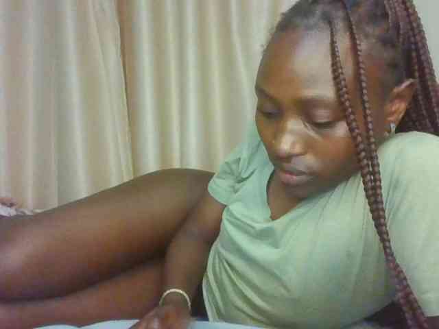 Naughtyqueen001 webcam