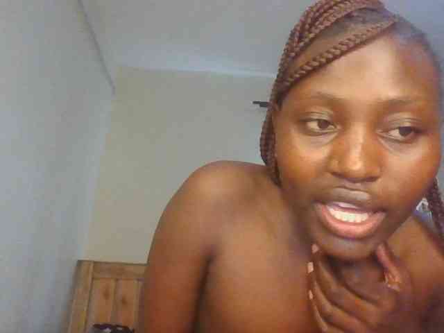 Naughtyqueen001 webcam