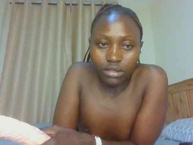 Naughtyqueen001 webcam