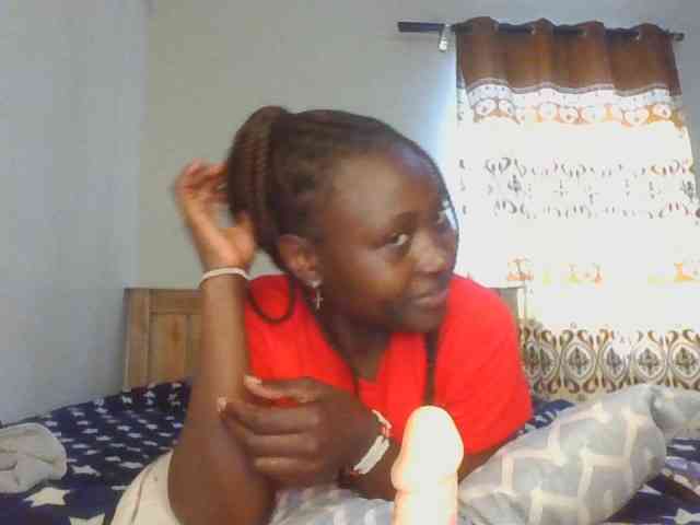 Naughtyqueen001 webcam