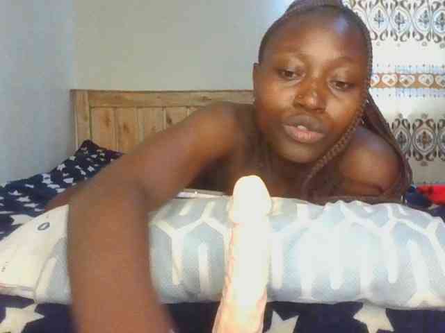 Naughtyqueen001 webcam