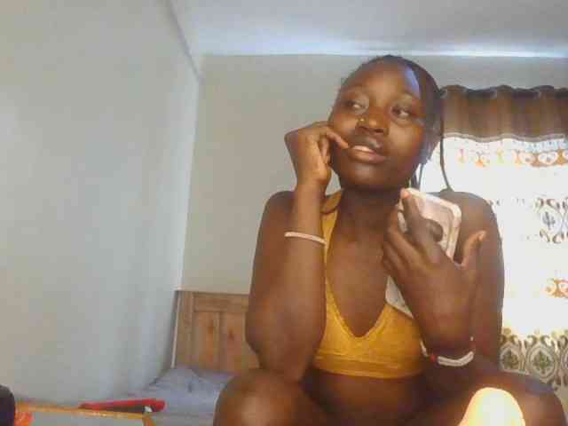 Naughtyqueen001 webcam