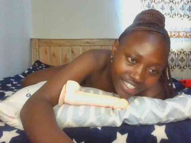 Naughtyqueen001 webcam